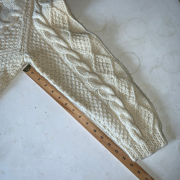 Hand knit Cream Wool Cable Knit Sweater Size M - Picture 8 of 8